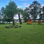 Nad Jeziorem Z Bania