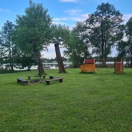 Nad Jeziorem Z Bania